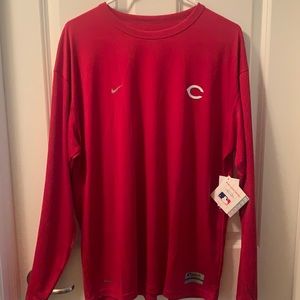 Cincinnati Reds Men’s Large Nike Long Sleeve Shirt